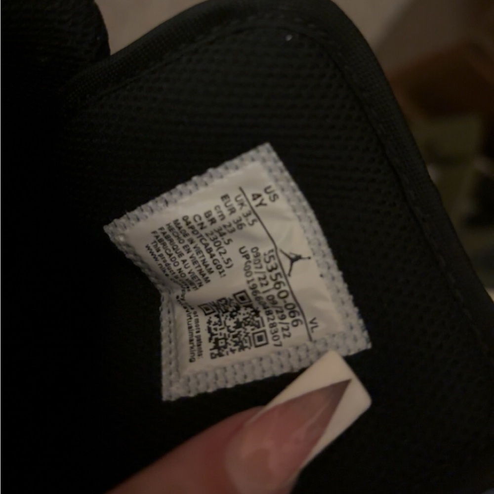 Nike - Picture 2 of 5